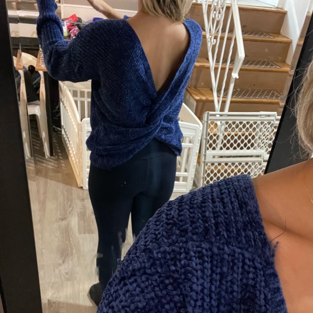 Blue sweater with twist back